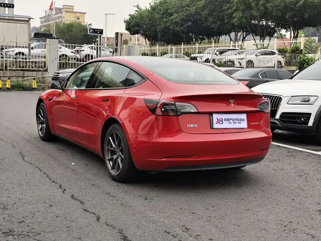 Tesla Model 3 — фото 3