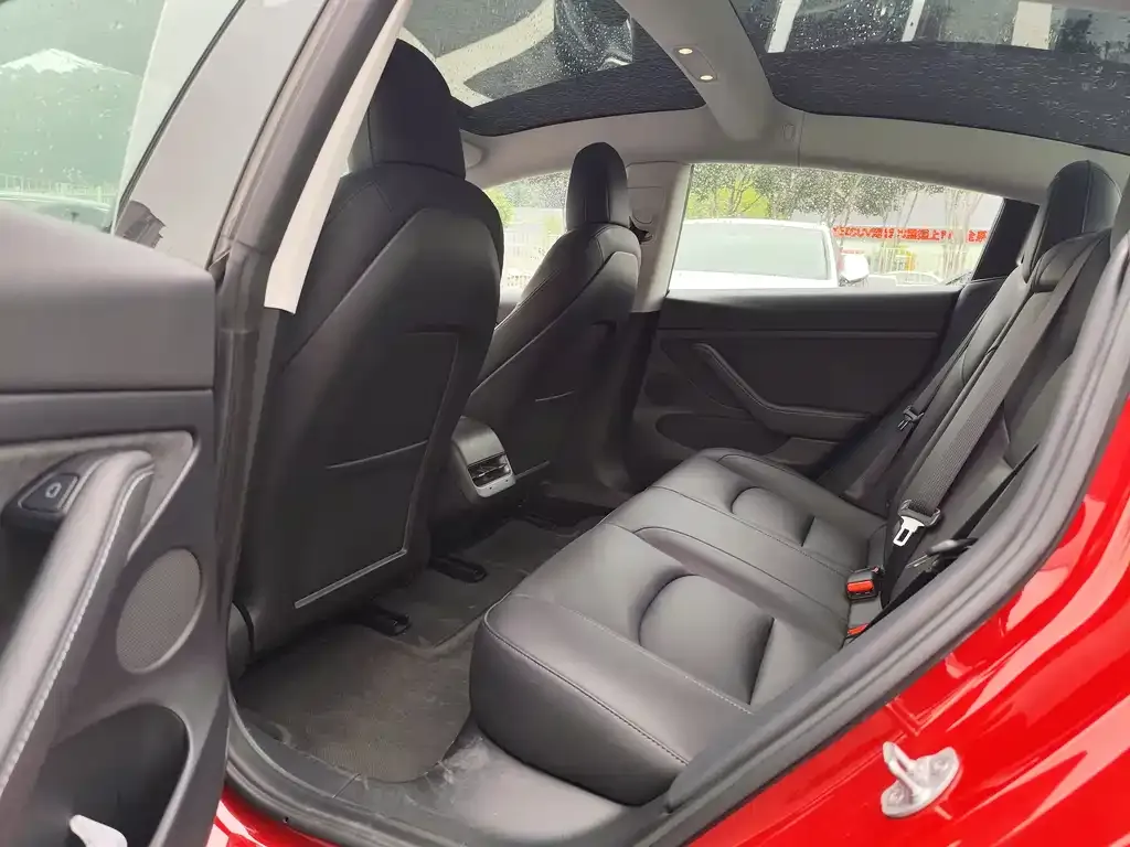 Tesla Model 3 — фото 10