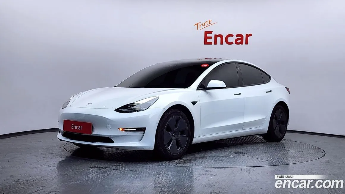 Tesla Model 3 — фото 1