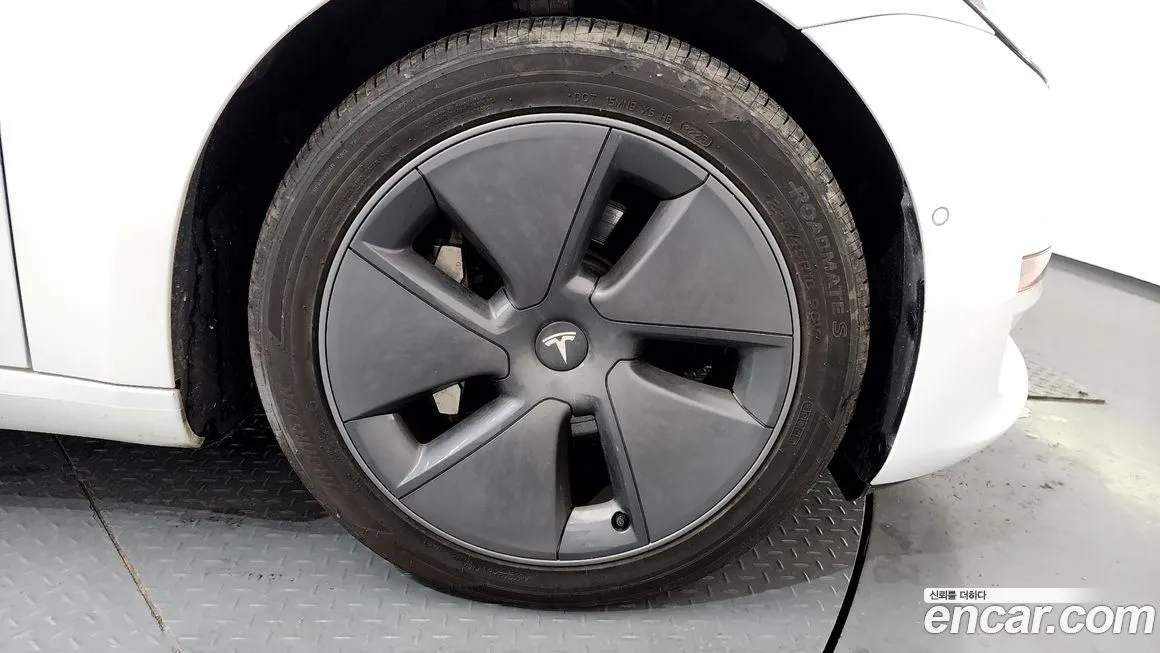 Tesla Model 3 — фото 10