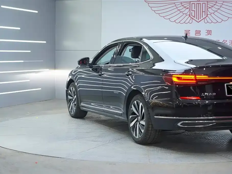 Volkswagen Passat — фото 9