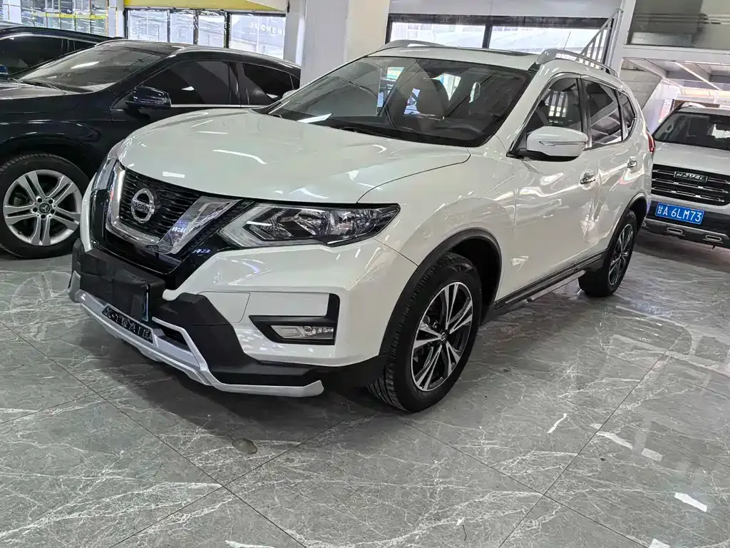 Nissan X-Trail — фото 1