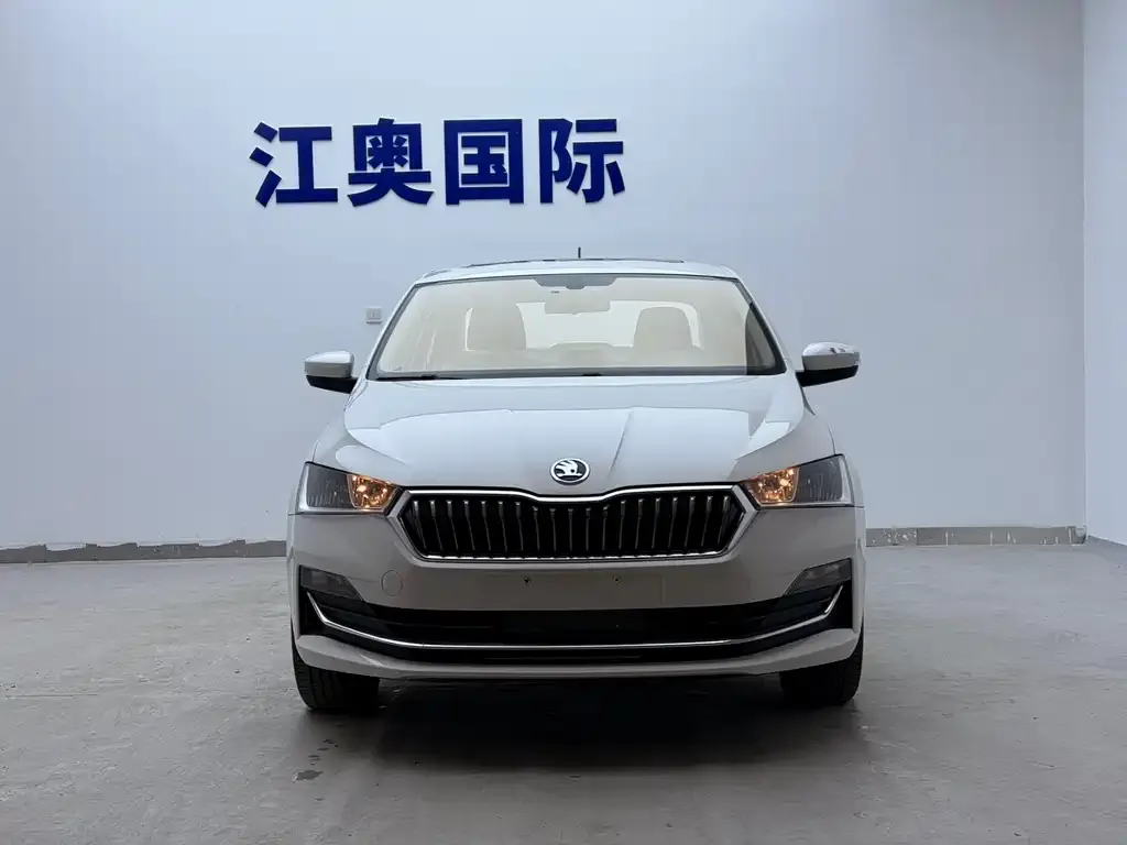 Skoda Rapid — фото 2