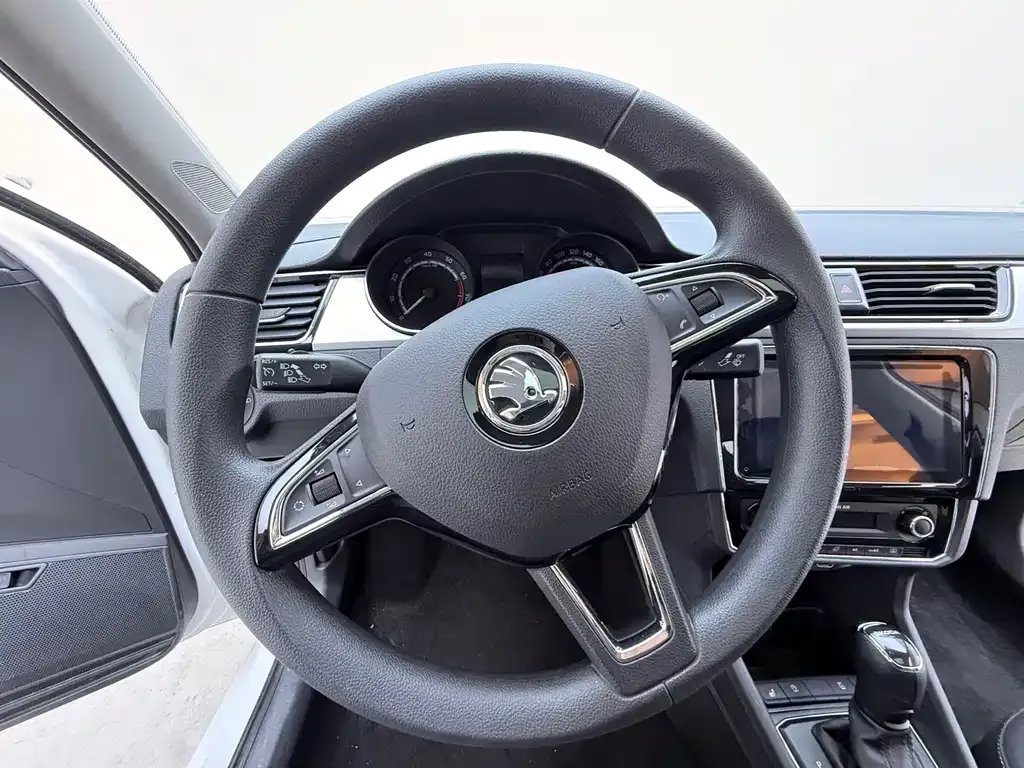 Skoda Rapid — фото 4