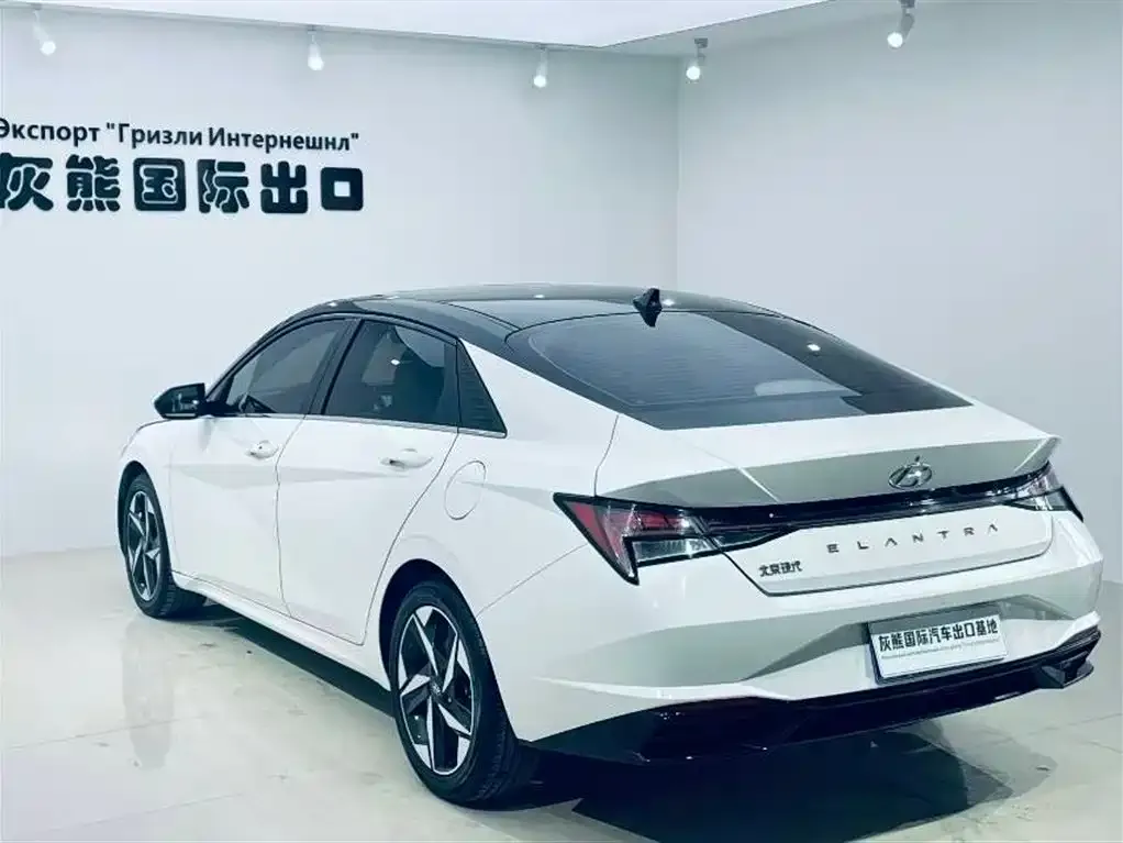 Hyundai Elantra — фото 4