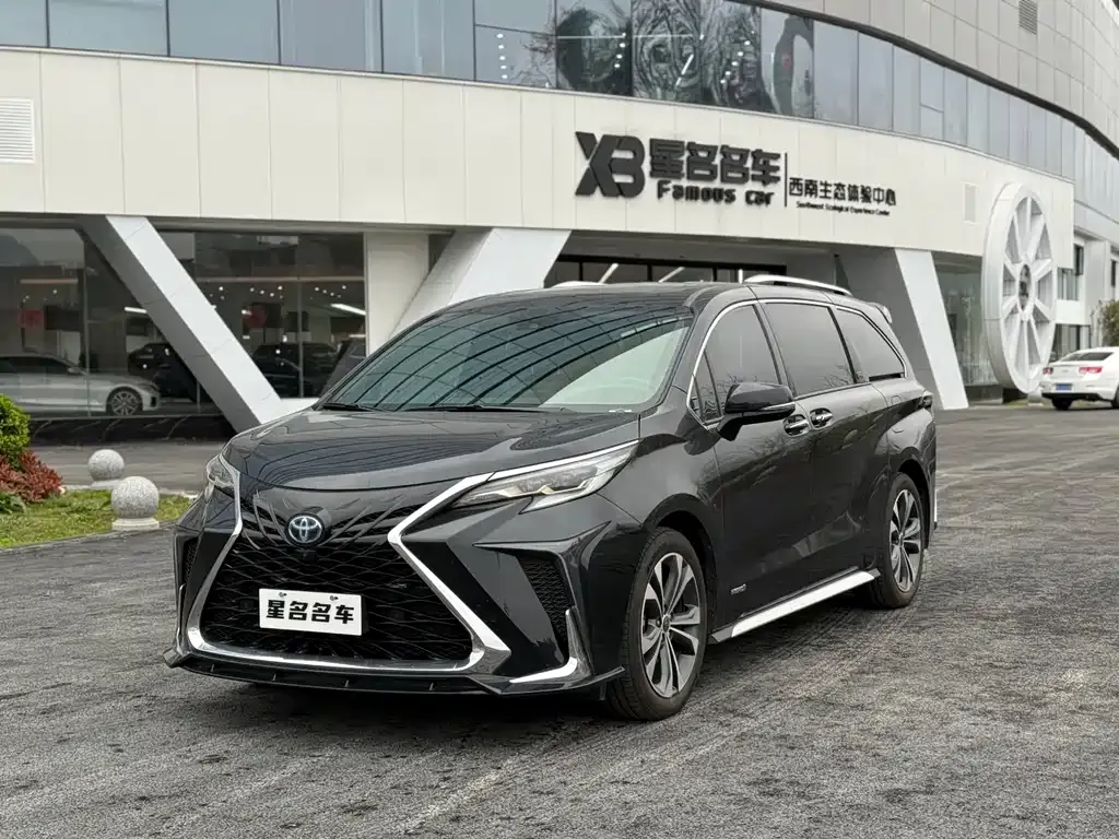 Toyota Granvia — фото 1