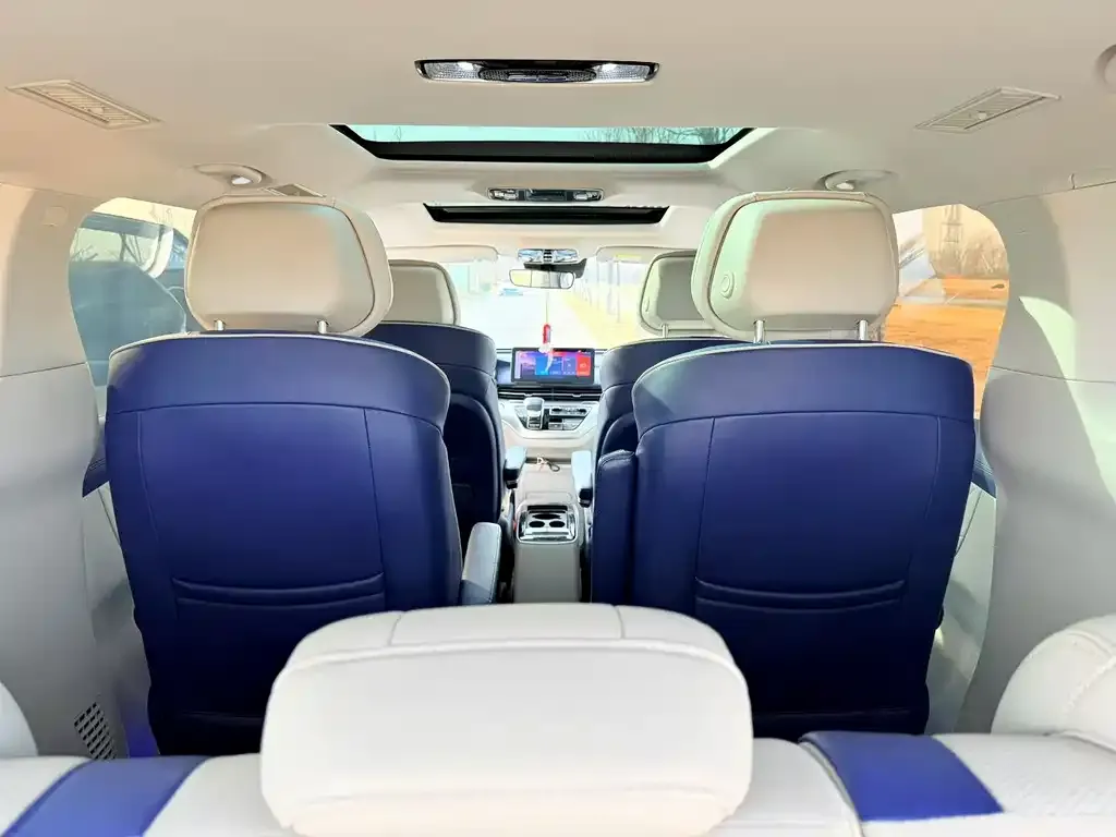 Roewe iMAX8 — фото 2