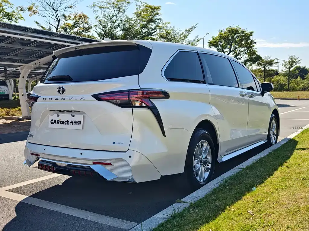 Toyota Granvia — фото 6