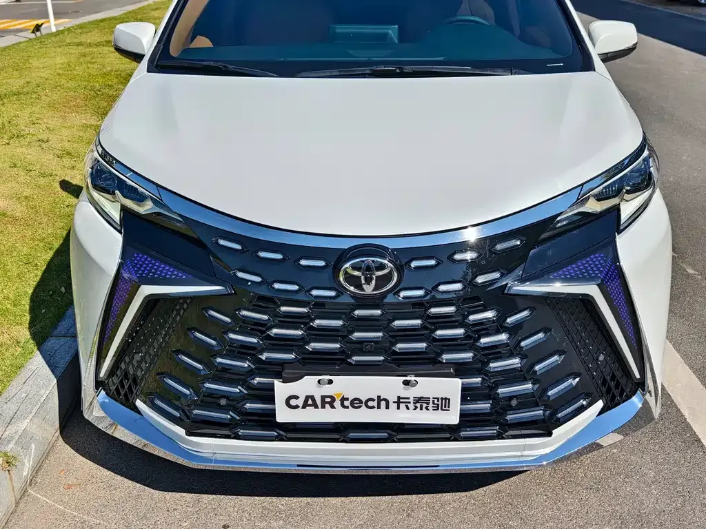 Toyota Granvia — фото 4