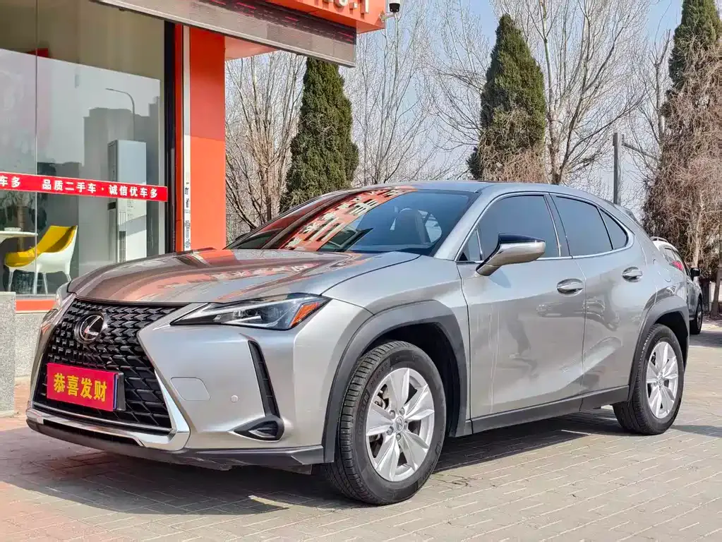 Lexus UX — фото 1