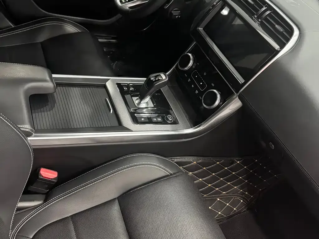 Jaguar XEL — фото 10
