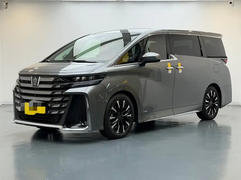 Toyota Vellfire — фото 1
