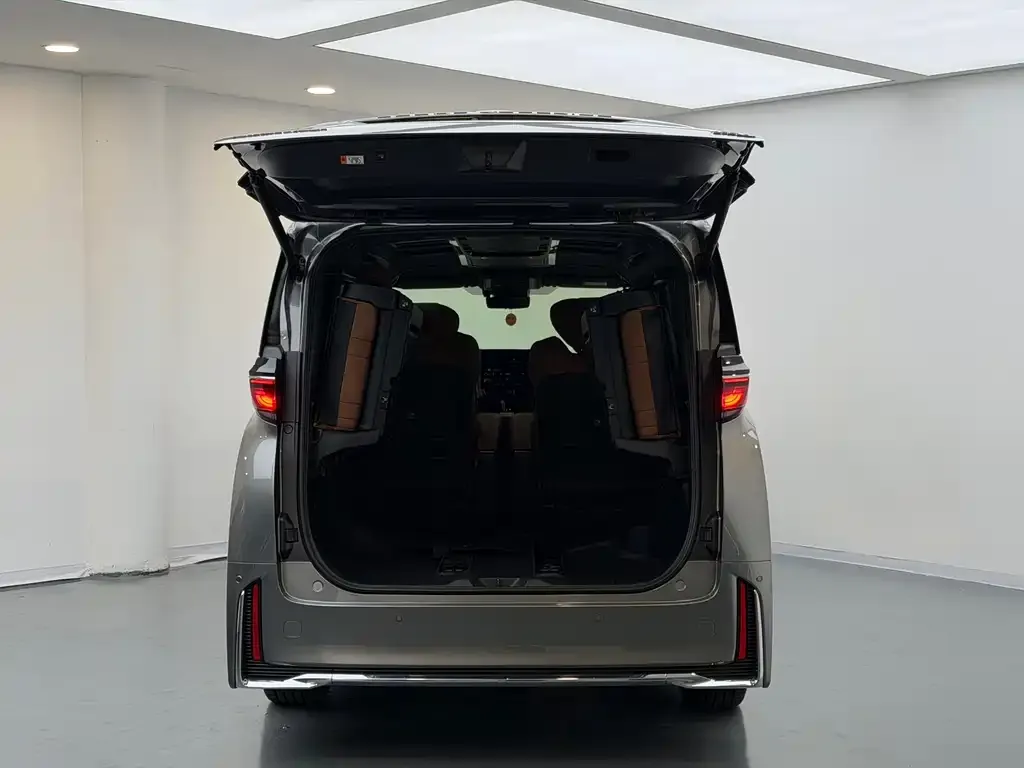 Toyota Vellfire — фото 6
