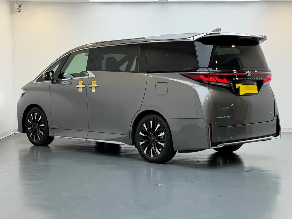 Toyota Vellfire — фото 3