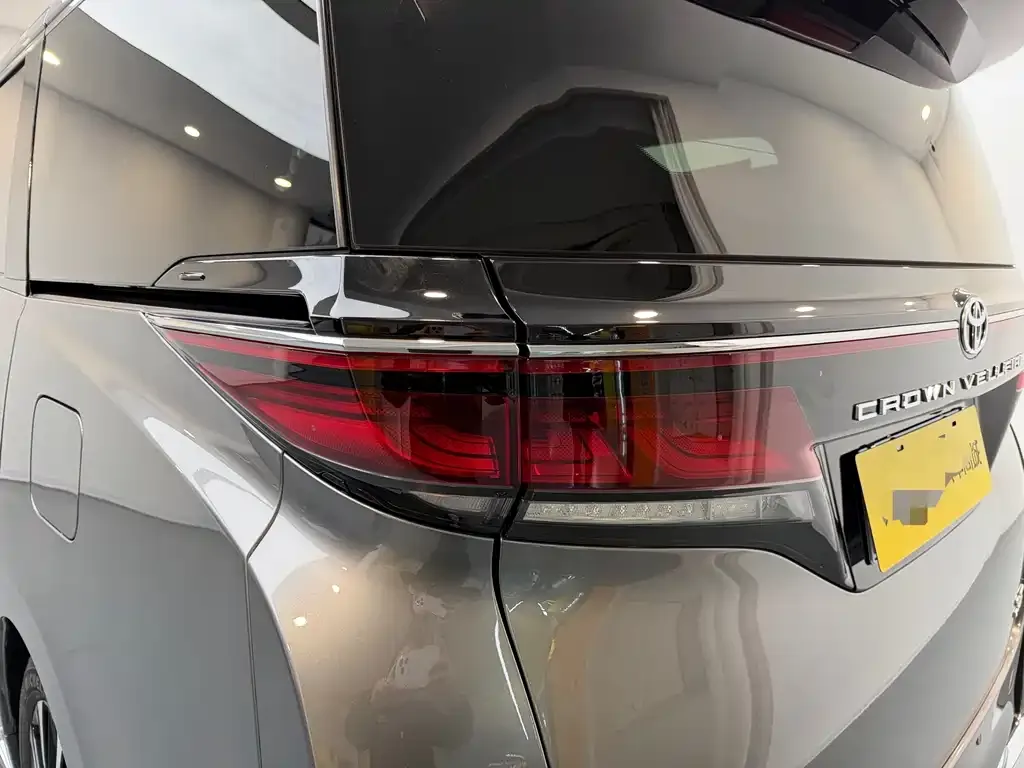 Toyota Vellfire — фото 8