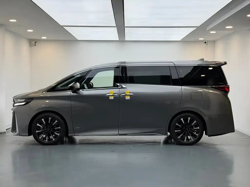 Toyota Vellfire — фото 4
