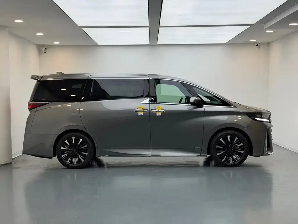 Toyota Vellfire — фото 9