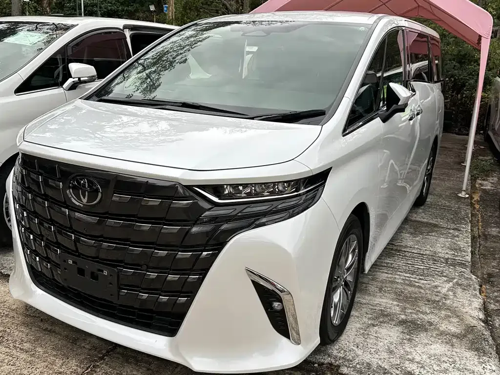 Toyota Alphard — фото 1