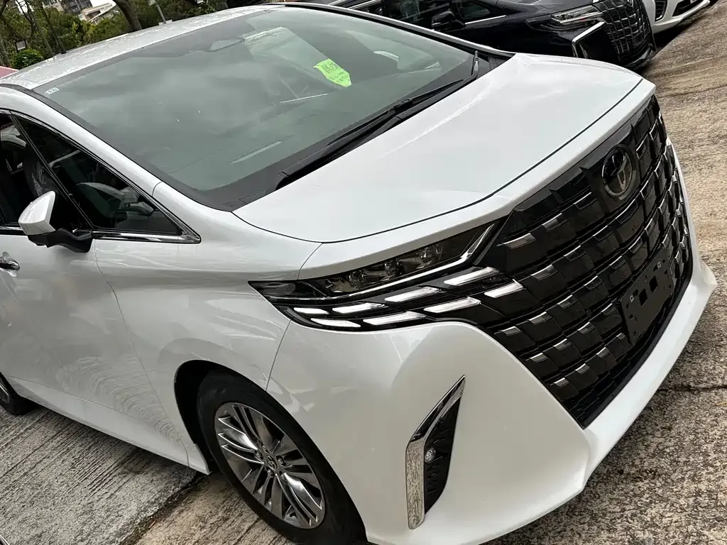 Toyota Alphard — фото 8