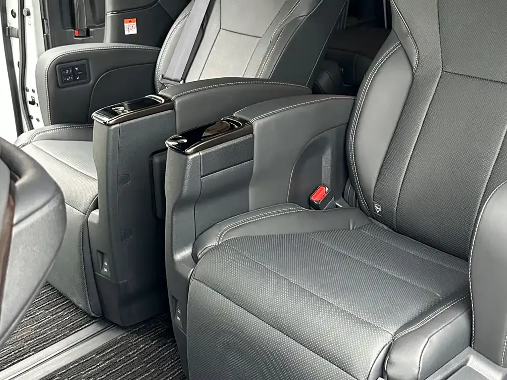 Toyota Alphard — фото 4