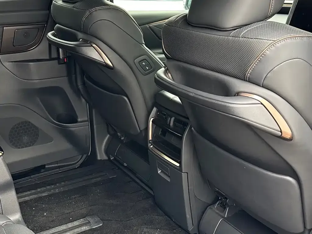 Toyota Alphard — фото 9