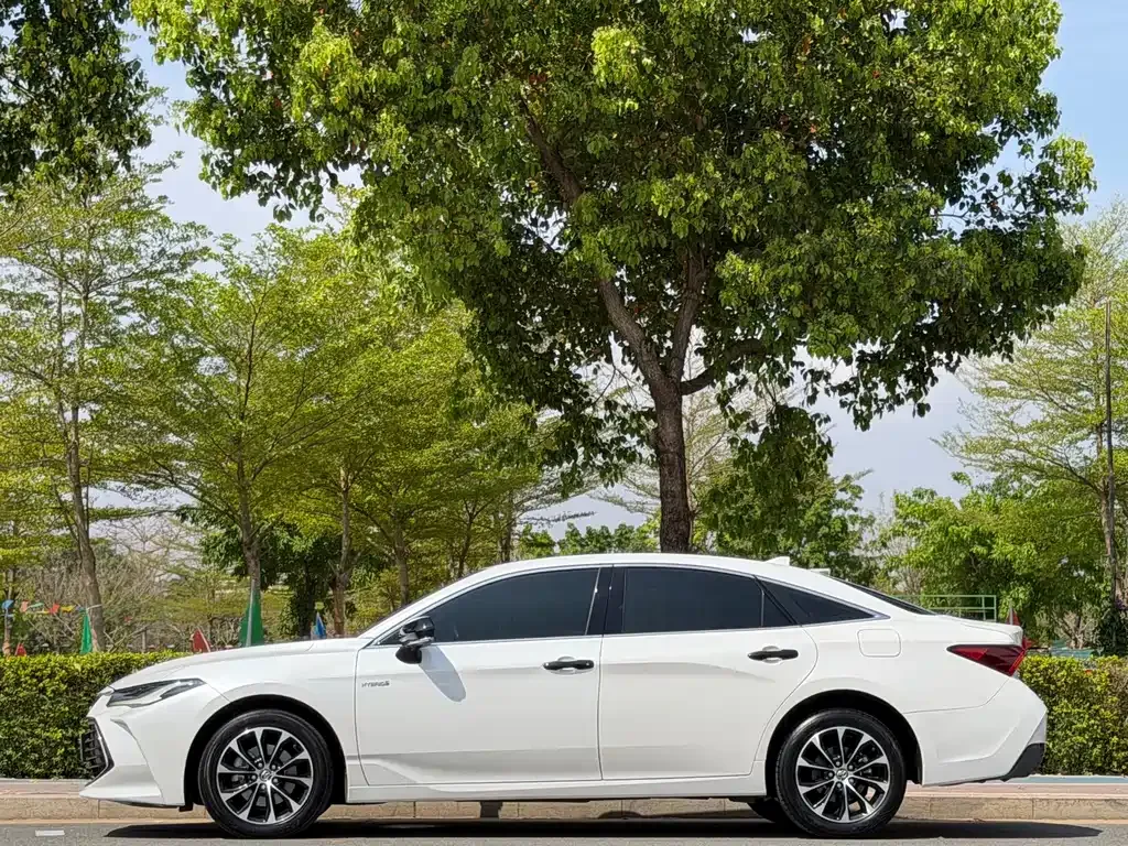 Toyota Avalon — фото 10