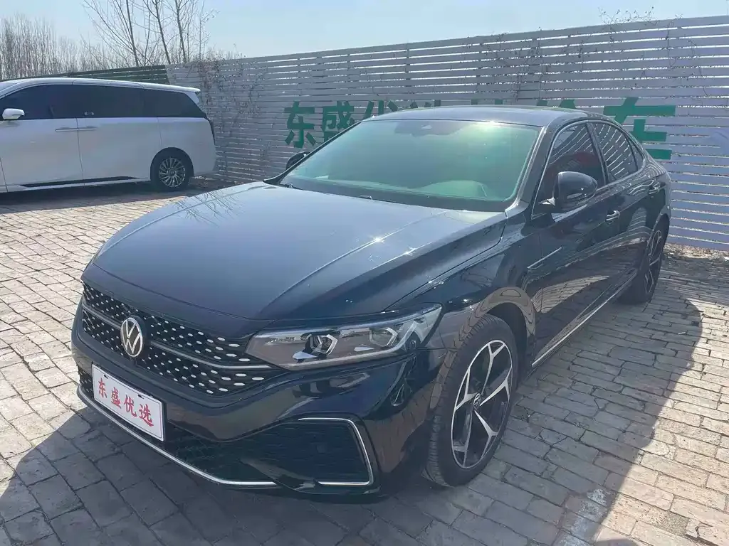 Volkswagen Passat — фото 1