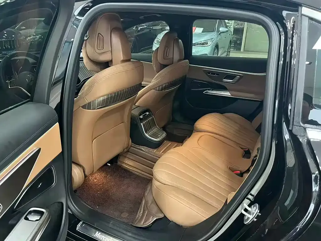 Mercedes-Benz E-Class — фото 9