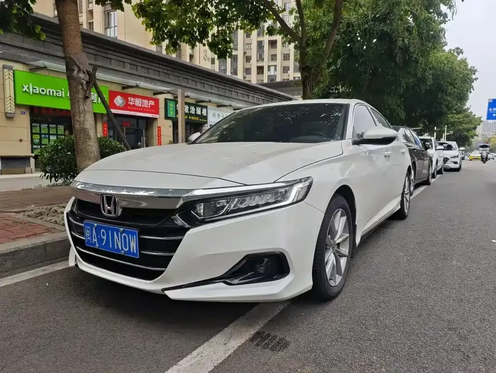 Honda Accord — фото 1