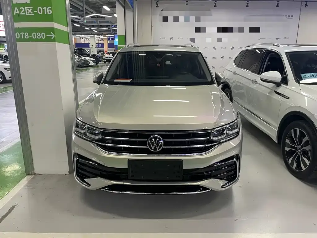 Volkswagen Tiguan L — фото 3