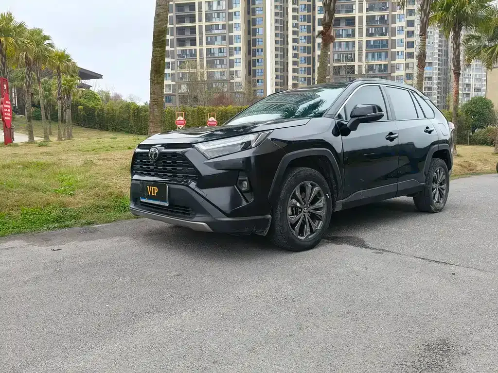 Toyota RAV4 — фото 5