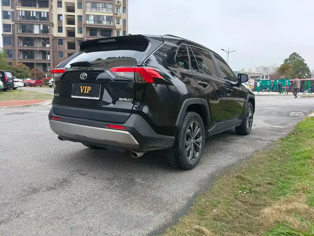 Toyota RAV4 — фото 9