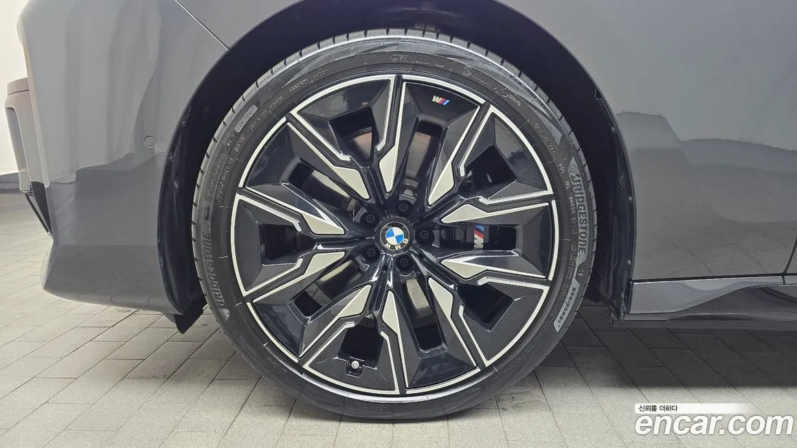 BMW i7 — фото 8