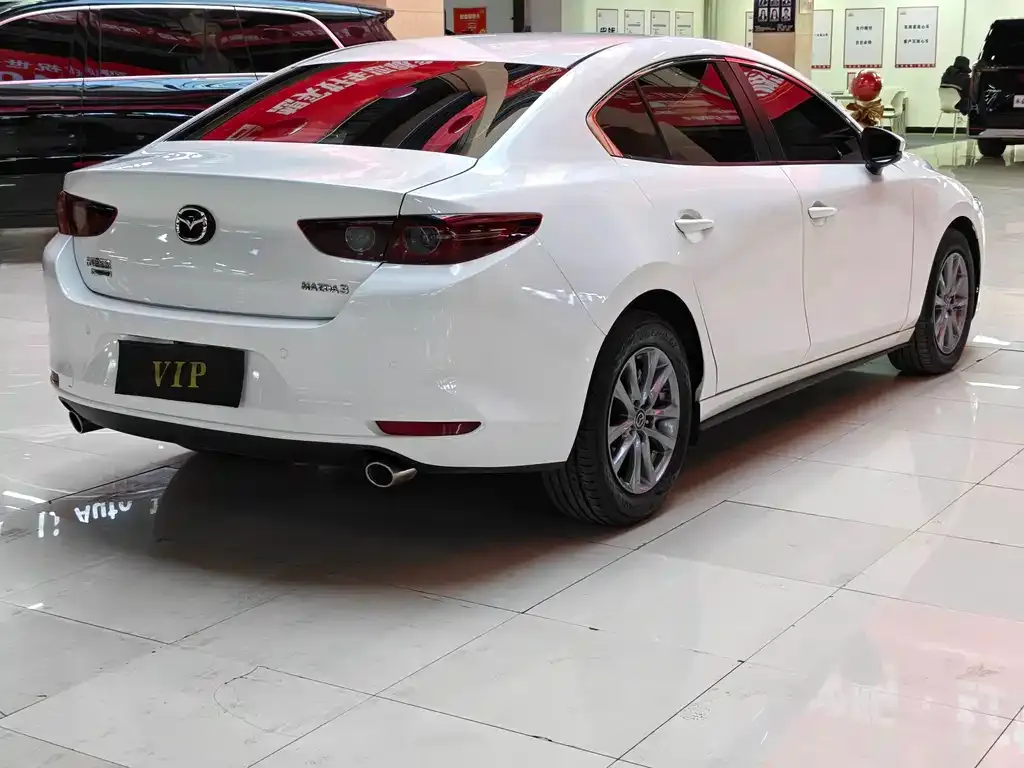 Mazda 3 Axela — фото 4