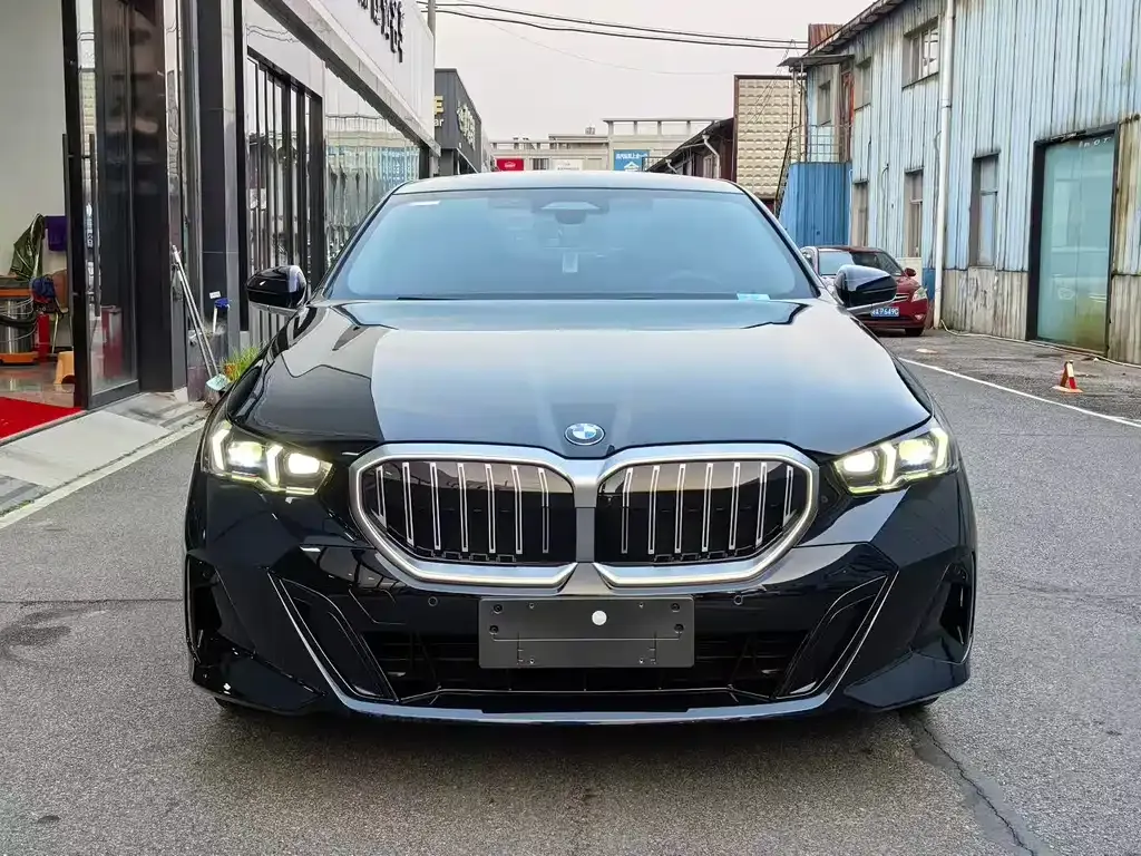 BMW 5 Series — фото 2