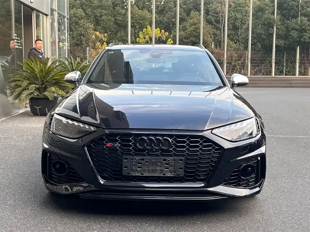 Audi RS 4 — фото 10