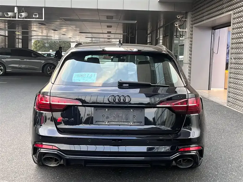 Audi RS 4 — фото 5