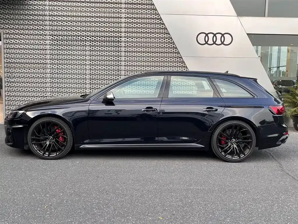 Audi RS 4 — фото 6