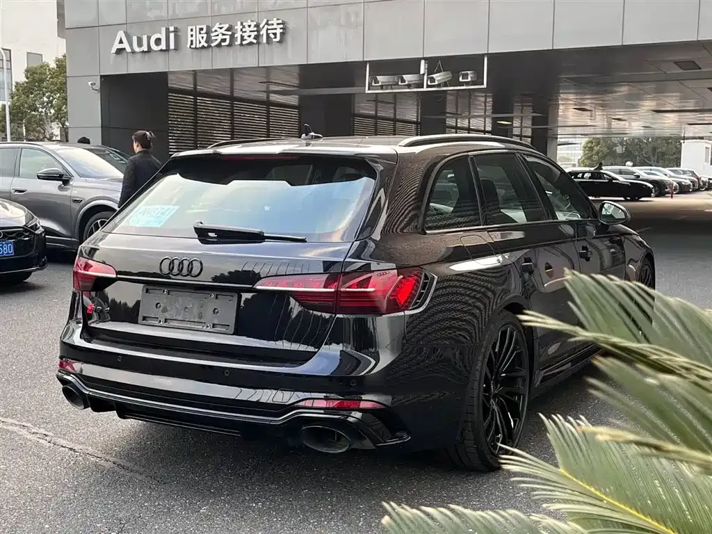 Audi RS 4 — фото 9
