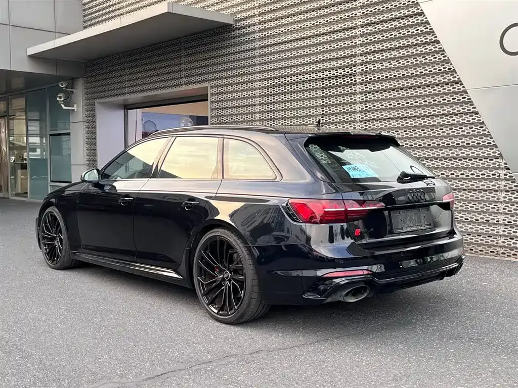 Audi RS 4 — фото 8