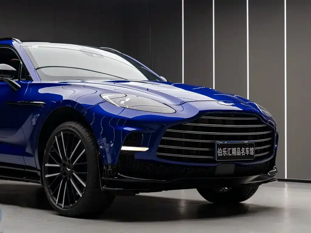 Aston Martin DBX — фото 10