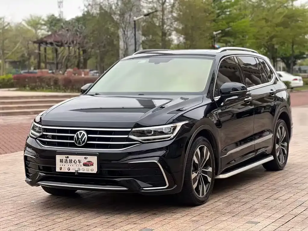 Volkswagen Tiguan L — фото 1