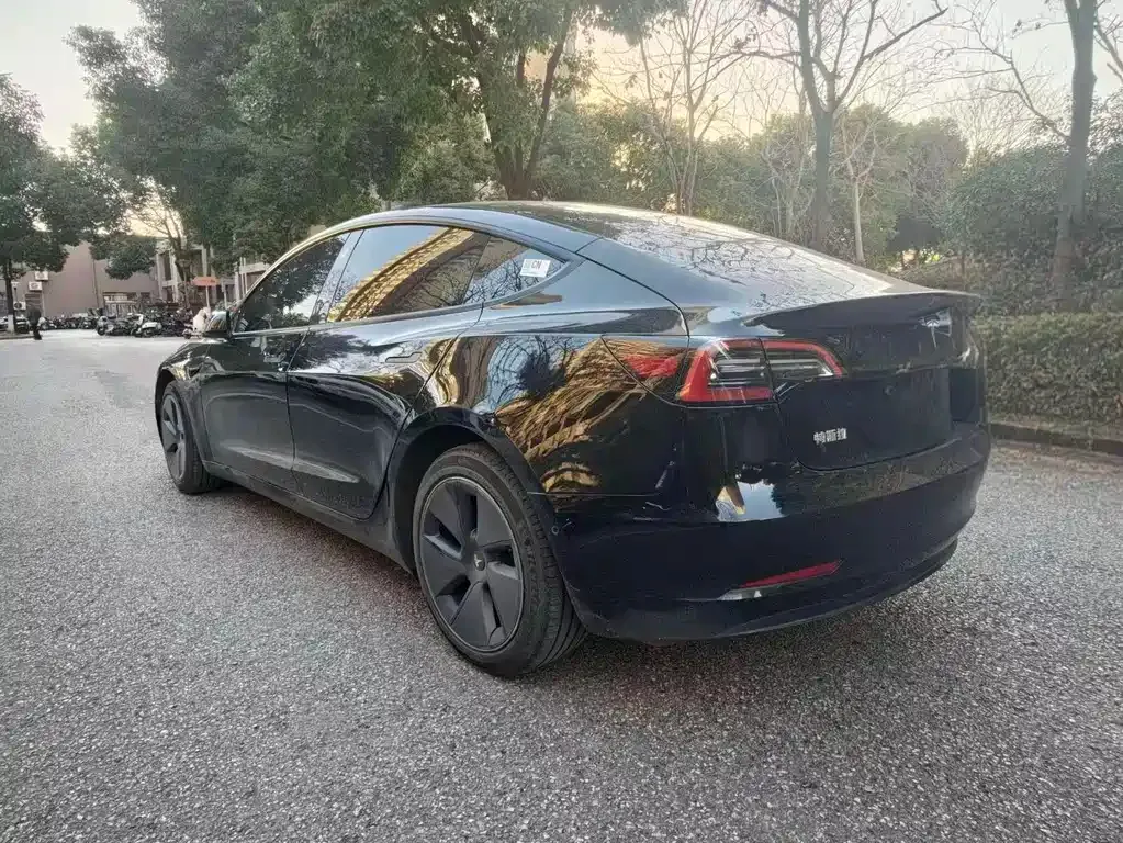 Tesla Model 3 — фото 9
