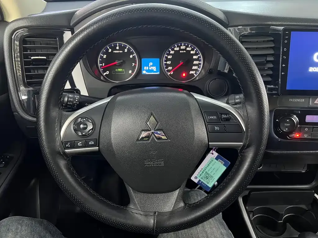 Mitsubishi Outlander — фото 7