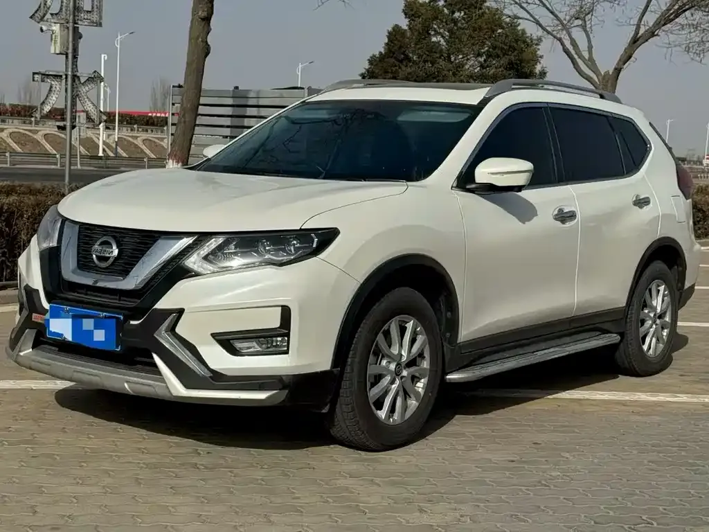 Nissan X-Trail — фото 1