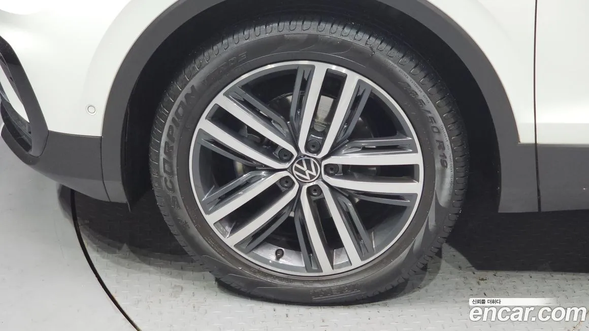 Volkswagen Tiguan — фото 5