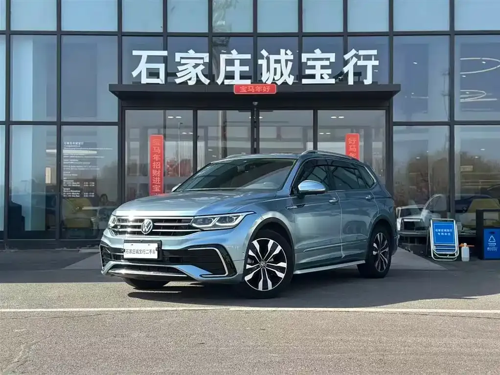 Volkswagen Tiguan L — фото 1