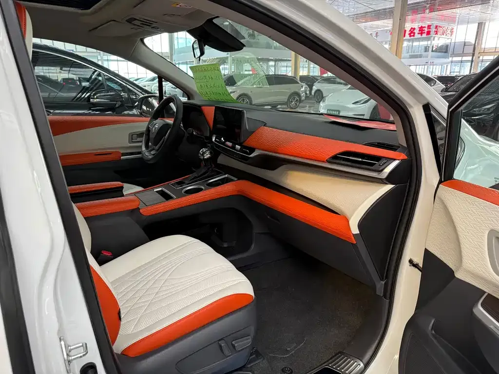 Toyota Granvia — фото 8