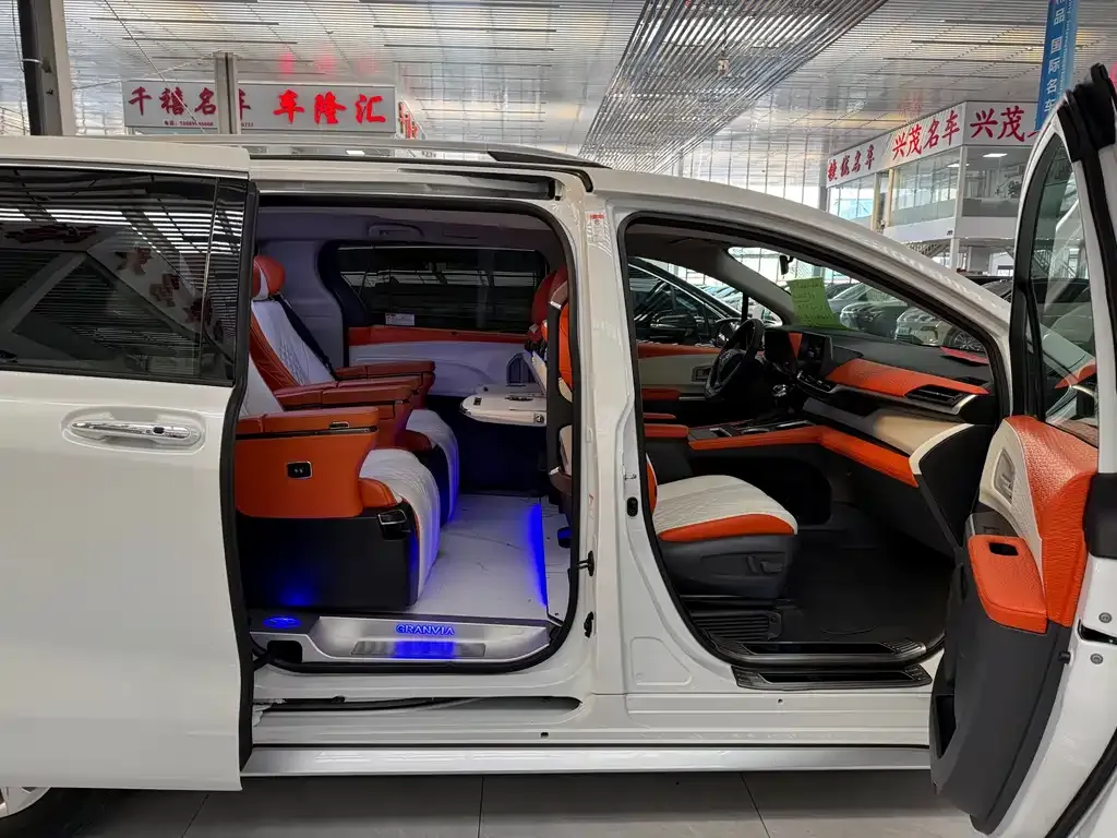 Toyota Granvia — фото 5