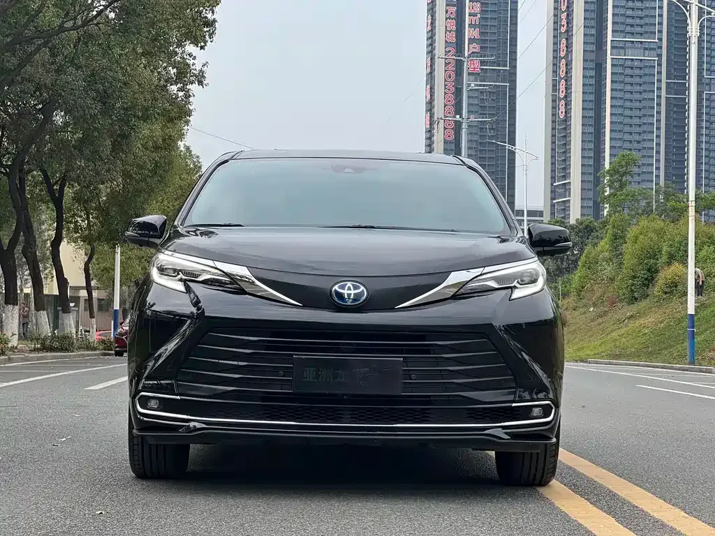 Toyota Sienna — фото 6